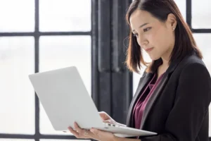 日本のビジネス文化に合わせたメール返信を迅速に効率化