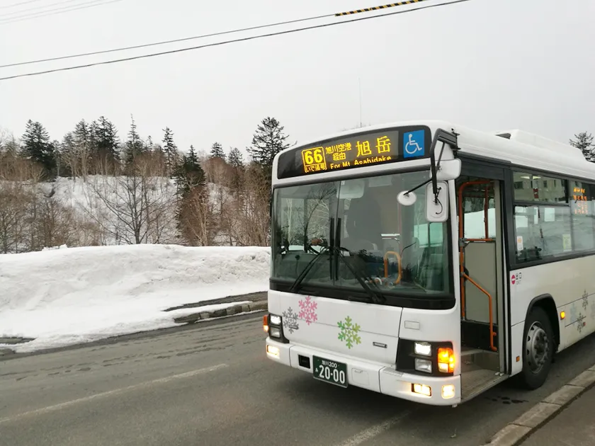 旅先で電車・バスを活用した節約移動術と効率的な調べ方のコツ