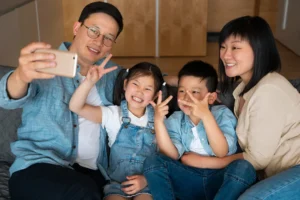 スマホの家族写真をスッキリ整理！思い出を残す簡単テクニック