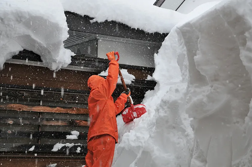 雪かき・雪降ろしの負担を軽く！雪国の冬を快適に過ごすアイデア