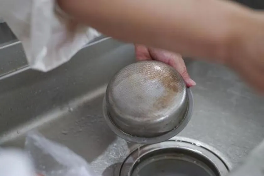 排水口の臭いを重曹・クエン酸・コーヒーで即効で脱臭する方法