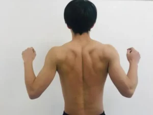 座ったまま10秒で肩こり首こりを即解消するストレッチ術