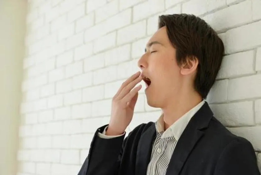 「通勤中の眠気」対処法：カフェイン＋冷風＋軽い首回し習慣