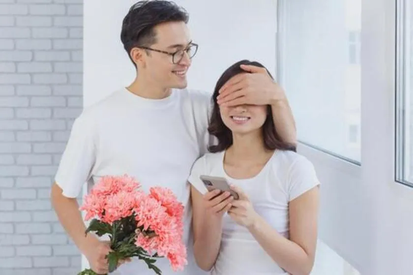 「記念日以外」の小さなサプライズ「突然のハグ＋一言メモ」習慣