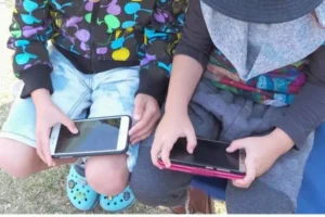 子供のスマホ依存を自然に減らす！家族ルール＋代替趣味リスト