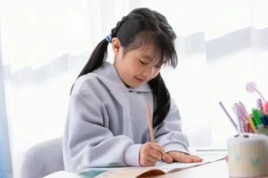 子供部屋の「勉強集中」環境作り！「デスク向き＋照明調整術」