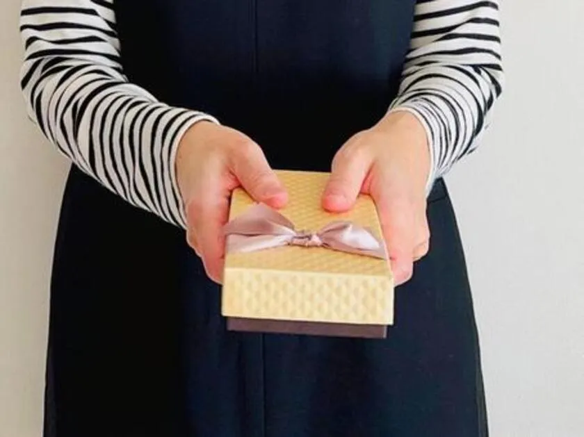 相互性の法則で好意を連鎖させる！「小さなプレゼント」ループ術