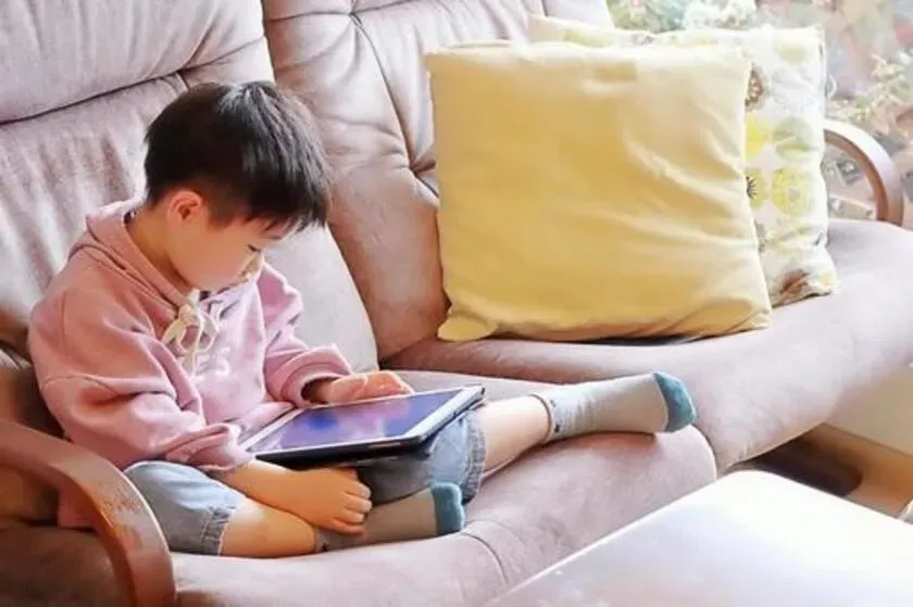 勉強嫌いな子供の学習を丸投げアプリ：スマホで勉強時間チェック